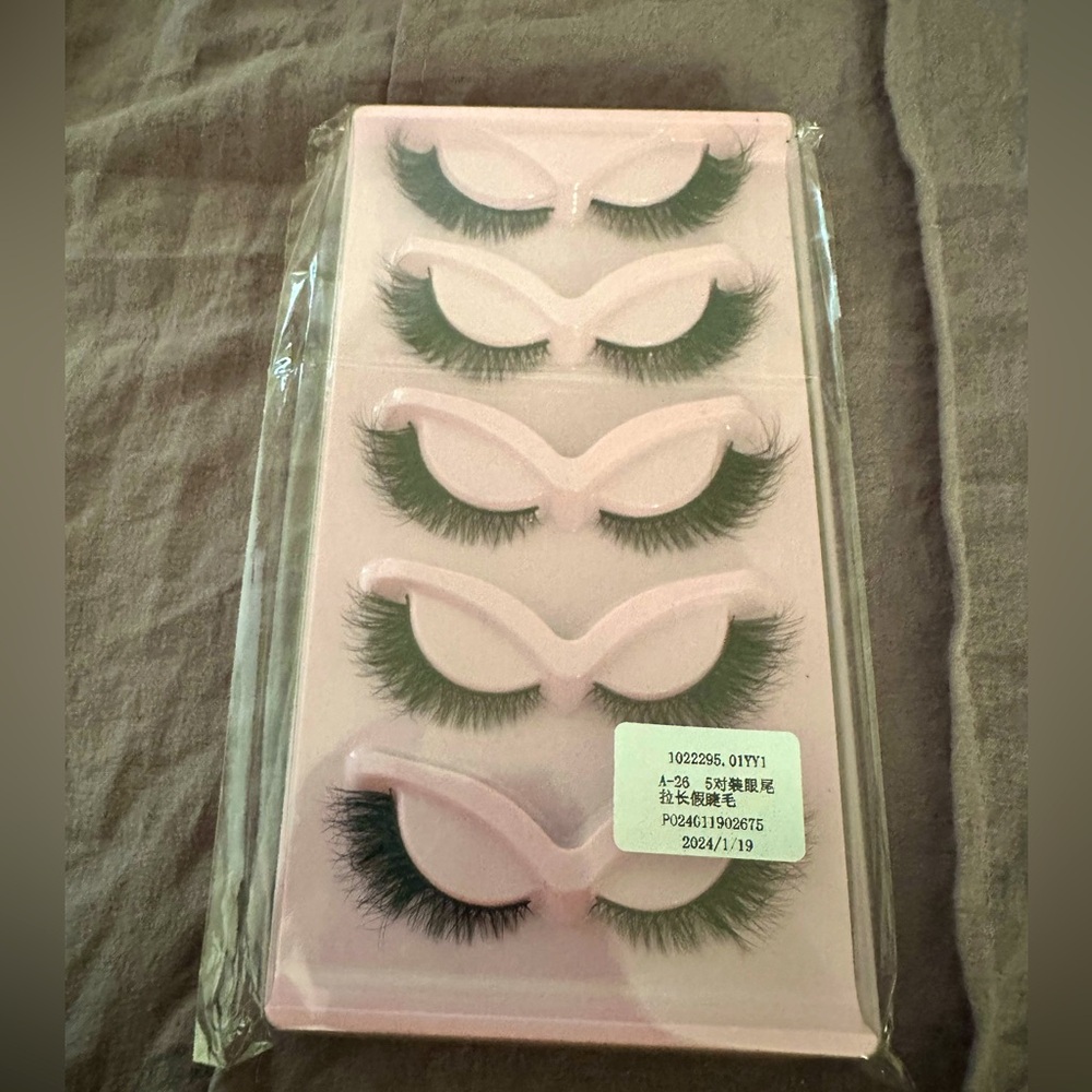Strip lashes
